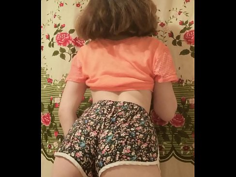 ❤️ Seksīga jauna skaistule izģērbjas no šortiem kamerā ❤❌ Sekss pie mums ❌️❤