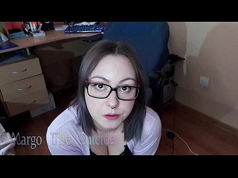 ❤️ Seksīga meitene ar brillēm sūc dildo dziļi kamerā ❤❌ Sekss pie mums ❌️❤